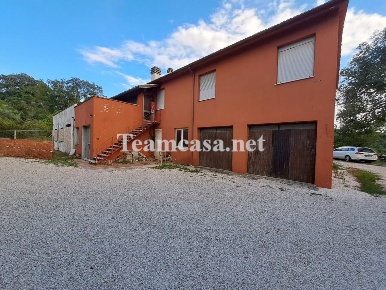 Foto Case semi ndipendenti a Pesaro di 316 m² con 1 locali in vendita