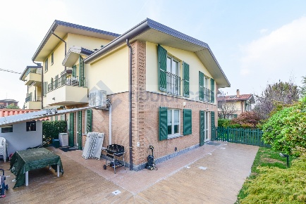 Foto Casa indipendente in VIA LUSSU, Seregno Consonno - Bivio di 230 m²