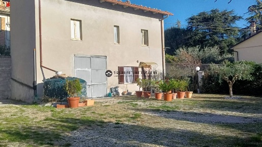 Foto Casa indipendente in via della volta 12, Fossombrone Centro di 234 m²