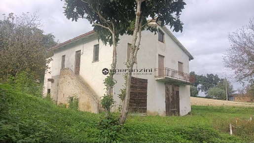 Foto Casa indipendente in via Ada Negri, Fossombrone di 419 m² con 4 locali
