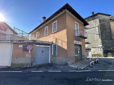 Foto Casa indipendente in Vicolo Diaz, Valbrona Osigo di 187 m² in vendita
