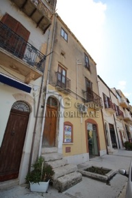 Foto Casa indipendente in piazza della repubblica, Alcamo Centro di 195 m²