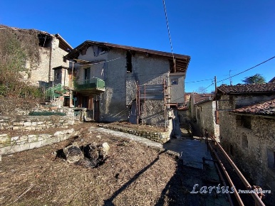 Foto Casa indipendente in Località Brazzova, Asso Brazzova di 185 m²