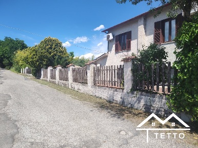 Foto Case semi ndipendenti in Via Sant' Antonio, Tarano di 220 m²