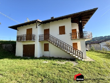 Foto Case semi ndipendenti a Roana di 200 m² con 5 locali in vendita