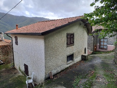Foto Casa indipendente a Comano di 90 m² con 5 locali in vendita