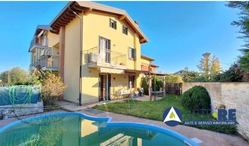 Foto Casa indipendente in Via Martiri del Lavoro di Marcinelle, Sona