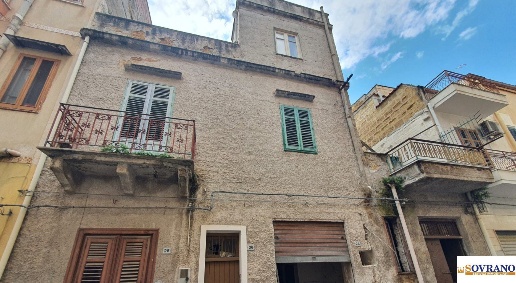 Foto Casa indipendente in Via Russo Bonavia, Bagheria Centro di 240 m²