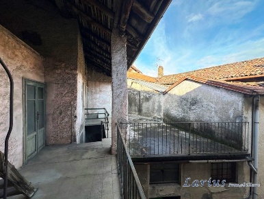 Foto Casa indipendente in Via Monte Grappa, Valbrona Osigo di 155 m²