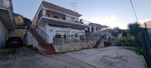 Foto Casa indipendente a Alcamo Centro di 320 m² con 13 locali in vendita