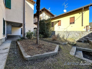 Foto Casa indipendente in via Voltone, Valbrona Osigo di 407 m² in vendita