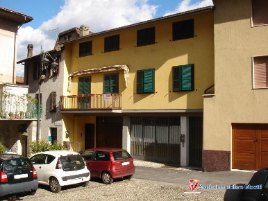 Foto Case semi ndipendenti in Losine Piazza, Losine Centro di 260 m²