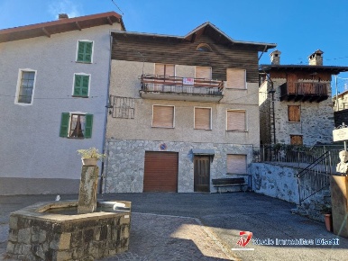 Foto Case semi ndipendenti in via Conte Benso di Cavour, Edolo di 137 m²