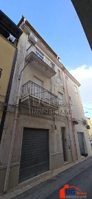 Foto Casa indipendente a Alcamo Centro di 240 m² con 4 locali in vendita