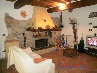 Foto Case semi ndipendenti a Castellina Marittima di 110 m² con 5 locali