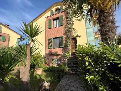 Foto Casa indipendente a Cecina in vendita