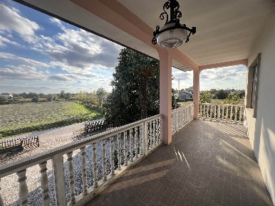 Foto Casa indipendente a Pozzonovo di 259 m² con 8 locali in vendita