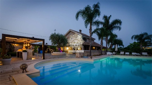 Foto Villa unifamiliare in strada per floridia, Siracusa di 640 m²