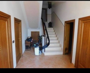 Foto Casa indipendente a Chiusi di 300 m² con 10 locali in vendita