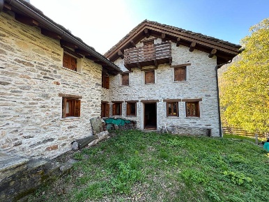 Foto Casa indipendente in Frazione Olmo, San Giacomo Filippo di 320 m²