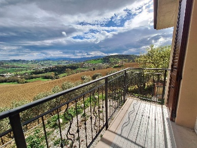 Foto Casa indipendente a San Severino Marche di 230 m² con 7 locali