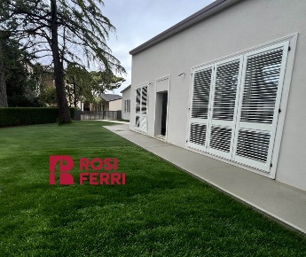 Foto Casa indipendente a Jesi San Giuseppe di 165 m² con 6 locali