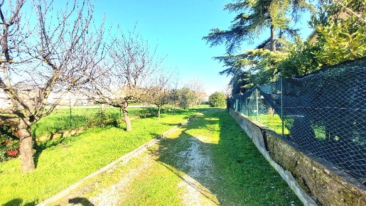 Foto Rustico in via  Giulio Braga  snc, Prato Tavola di 365 m² con 5 locali