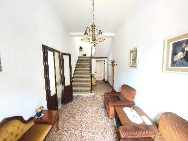 Foto Casa indipendente in via giovanni bosco snc, Agliana Centro di 250 m²