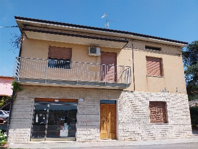 Foto Casa indipendente a Medolla di 263 m² con 6 locali in vendita