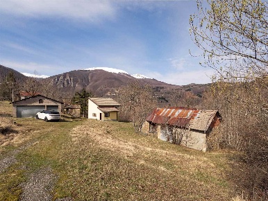 Foto Casa indipendente a Frassinoro di 272 m² con 6 locali in vendita