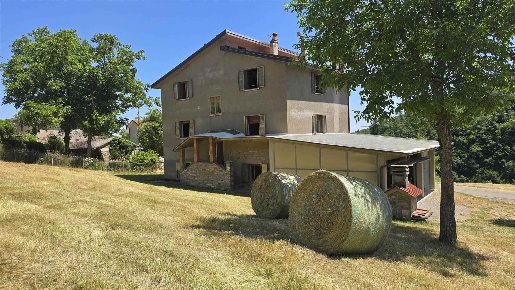 Foto Casa indipendente a Lama Mocogno di 240 m² con 10 locali in vendita