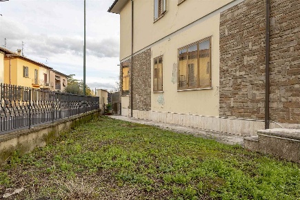 Foto Casa indipendente in via Volta, Campi Bisenzio di 238 m² con 7 locali