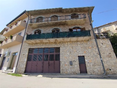 Foto Casa indipendente a Celenza sul Trigno Centro di 270 m² con 5 locali