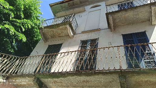 Foto Casa indipendente a Borgomanero di 500 m² con 6 locali in vendita