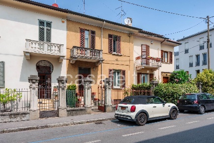 Foto Casa indipendente a Bergamo Centro di 175 m² con 5 locali in vendita