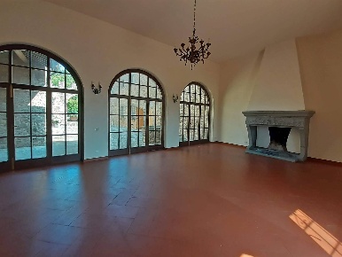 Foto Case semi ndipendenti a Impruneta di 300 m² con 8 locali in affitto