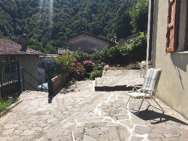 Foto Casa indipendente a Castiglione dei Pepoli di 240 m² con 9 locali