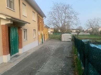 Foto Casa indipendente a Dosolo Centro di 200 m² con 7 locali in vendita