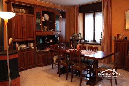 Foto Casa indipendente a Volta Mantovana Cereta di 274 m² con 13 locali