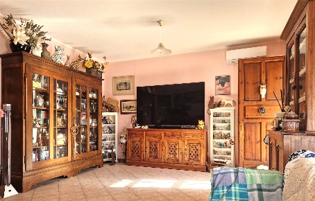 Foto Casa indipendente a Bibbona Centro di 160 m² con 8 locali in vendita