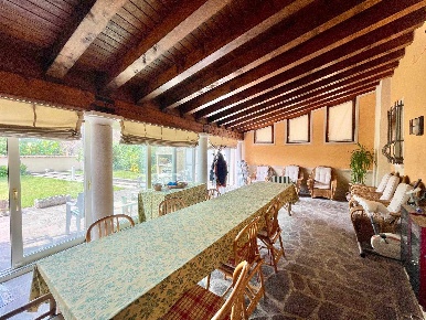 Foto Casa indipendente a Leno Porzano di 353 m² con 6 locali in vendita