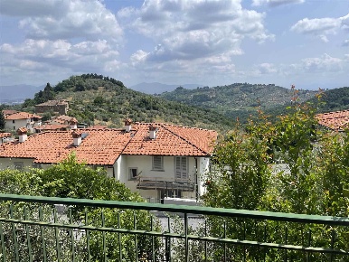 Foto Casa indipendente a Carmignano Centro di 80 m² con 4 locali in vendita