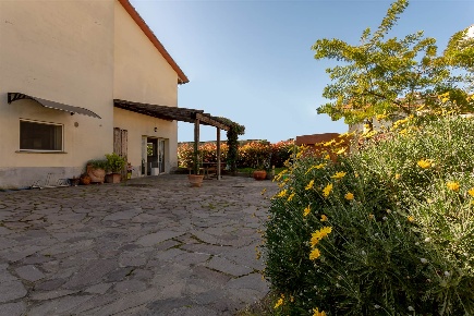 Foto Casa indipendente in via Turati, Campi Bisenzio Centro di 230 m²