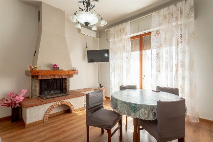 Foto Casa indipendente in via Turati, Campi Bisenzio Centro di 230 m²