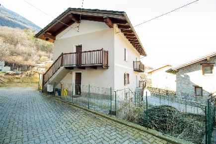 Foto Casa indipendente in Frazione Prelaz 24, Pontey Lassolaz di 160 m²