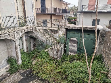 Foto Casa indipendente a Gravina di Catania Centro di 289 m² con 10 locali