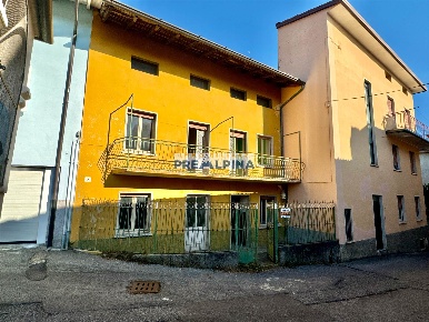 Foto Case semi ndipendenti in via Balilla  7, Casnigo di 148 m² in vendita