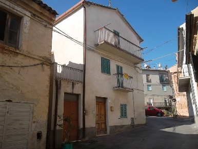 Foto Casa indipendente a Scerni Centro di 150 m² con 7 locali in vendita