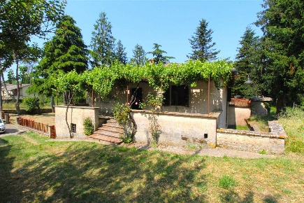 Foto Casa indipendente a Casole d'Elsa di 485 m² con 6 locali in vendita