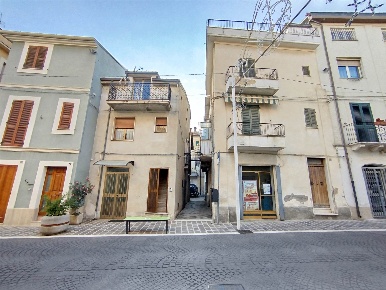 Foto Casa indipendente a Paglieta Centro di 125 m² con 4 locali in vendita